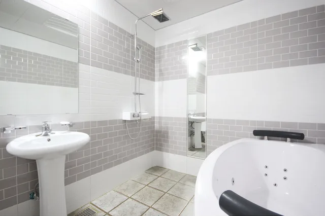غرفة بسرير مزدوج وسرير فردي، Dom Hotel 3/3