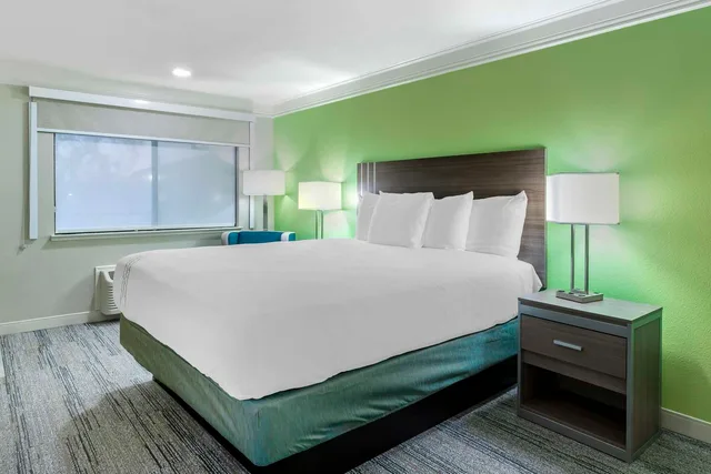 Room, King Bed, Accessible, Best Western Cordelia Inn 3/5