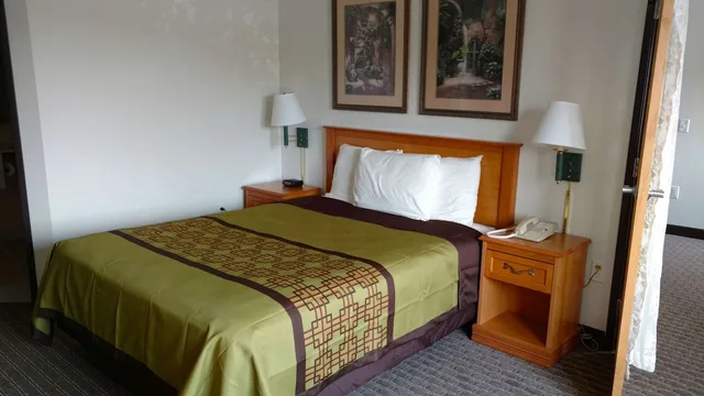 Room, Queen Bed, Accessible, Americas Best Value Inn Annandale 1/5