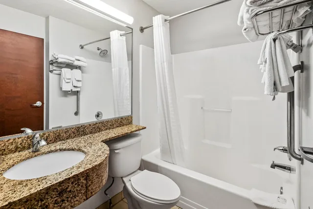 غرفة بسريرين كوين، Quality Inn & Suites Washington PA 3/3
