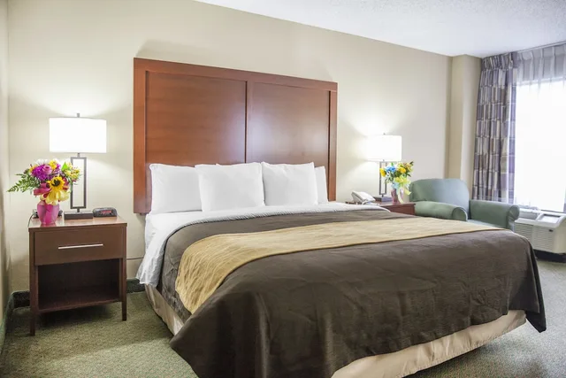 غرفة بسرير كينج لذوي الإعاقة، Comfort Inn Pentagon City 1/2