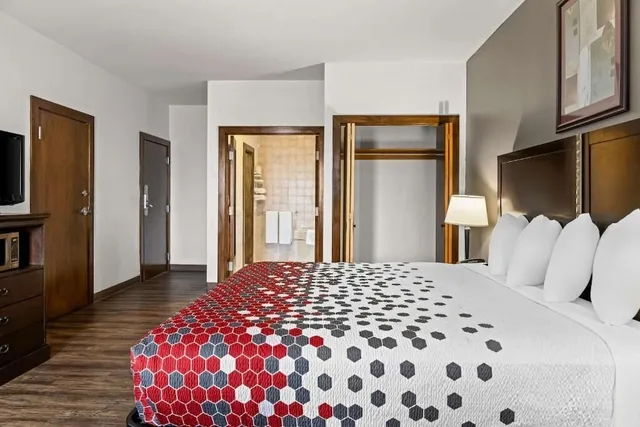 Executive, King Bed, Airport FairBridge Inn Express Billings Downtown 4/9