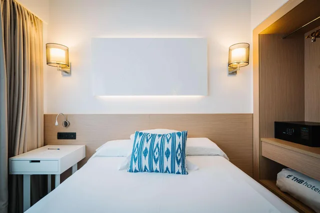 غرفة بسريرين منفصلين بإطلالة على البحر، THB Los Molinos - Adults Only 3/6