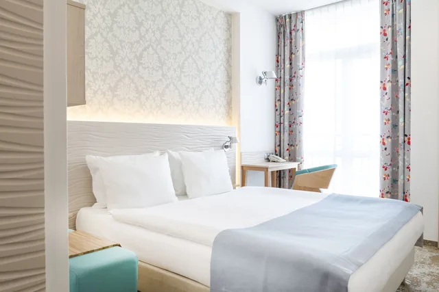 Standard, Double Bed, Metropol Hotel Warsaw 7/9