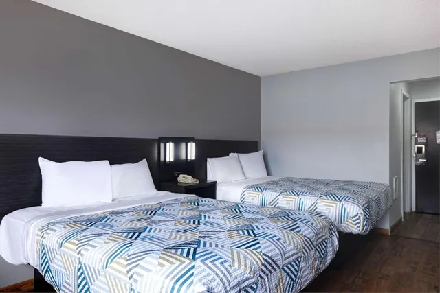 2 Queen Beds - Non-Smoking, Motel6 Shepherdsville Ky Louisville South 2/3