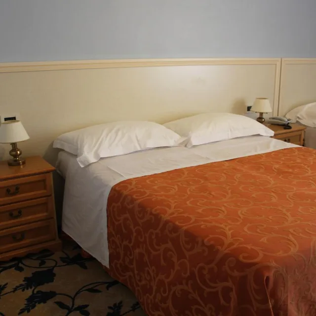 غرفة ثلاثية، Hotel Girasole 2/7