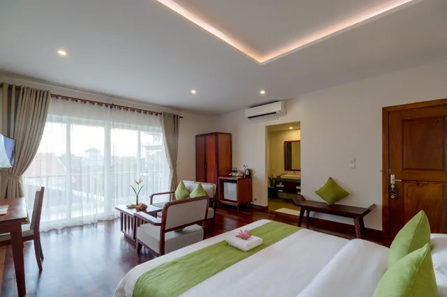 جناح بسرير كينج بشرفة بحوض استحمام، Indra Angkor Residence 2/2