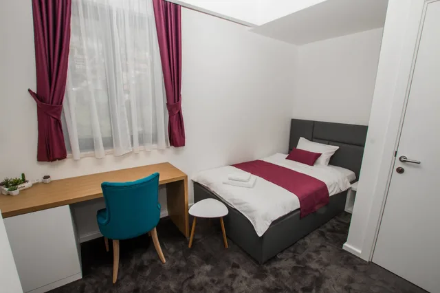 غرفة عائلية ثلاثية بسرير كوين وسرير فردي بإطلالة على الجبل، Hotel Alkima 5/7