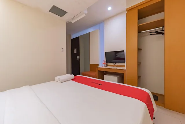 Room, Double Bed, RedDoorz Plus @ Cipaganti Street 3 1/9