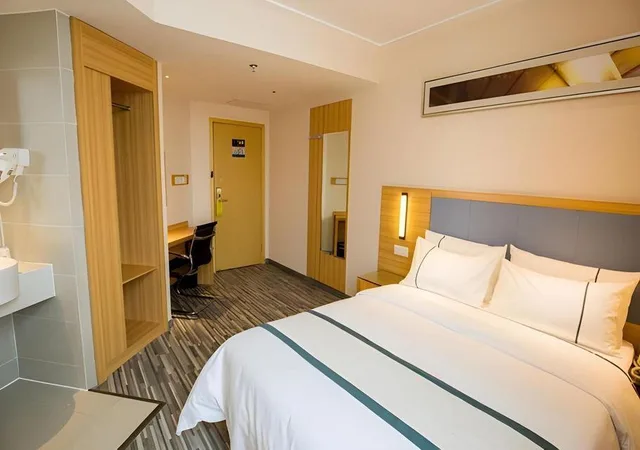 Standard, Double Bed, City Comfort Inn Deyang Shifang Yonghu Park 1/1