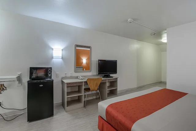 غرفة قياسية بسرير كينج لذوي الإعاقة، Motel6 Pasadena, TX 4/8