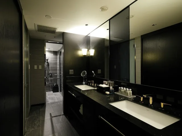Suite, 2 Double Beds, 1 Single and 2 Double Beds, with Extra Bed، The Hotel Sanraku Kanazawa 5/5