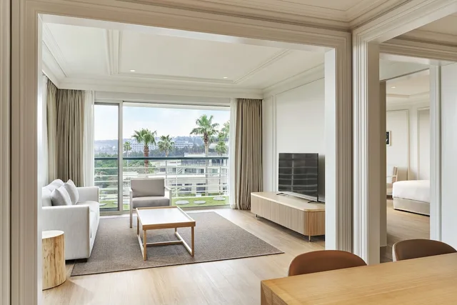 Luxury, Suite, King Bed, Side Pool View، Grand Josun Jeju 6/8