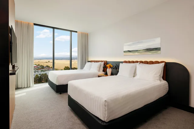 غرفة بريميوم بسريرين مزدوجين، Crowne Plaza Adelaide Mawson Lakes 2/6