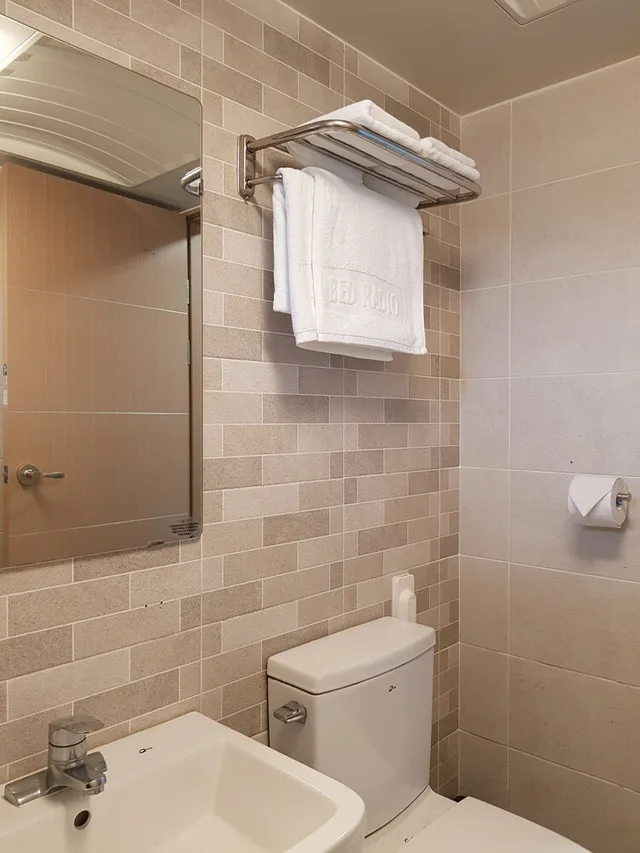 Mixed Dorm, 6 People, 3 Bunk Beds، Bed Radio Dongmoon 3/3