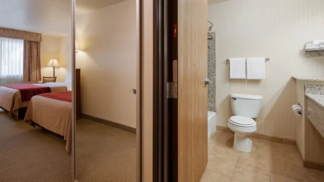 غرفة قياسية بسريرين كوين يُسمح فيها بالحيوانات الأليفة، SureStay Plus Hotel by Best Western Buffalo 6/6