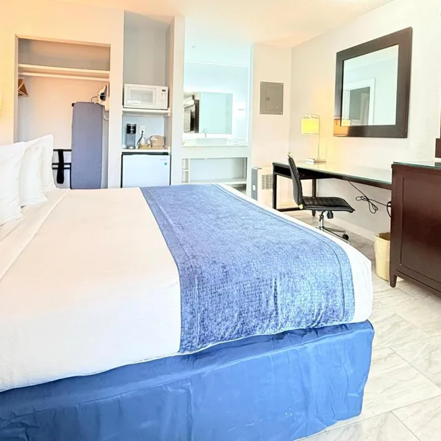 غرفة ديلوكس بسرير كينج، Lantern Inn & Suites 6/10