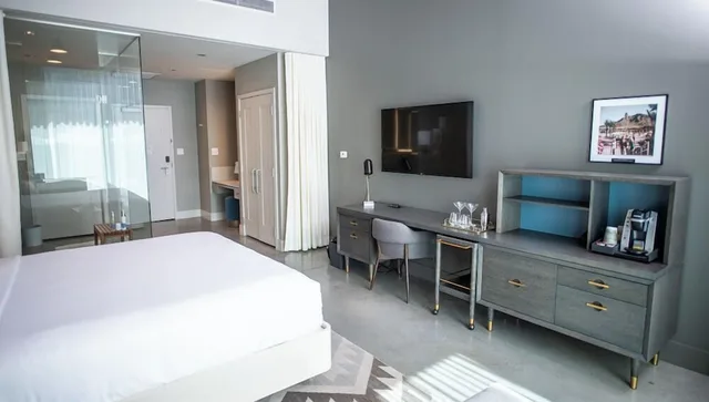 Premium, Cabana, King Bed، Mountain Shadows 1/10