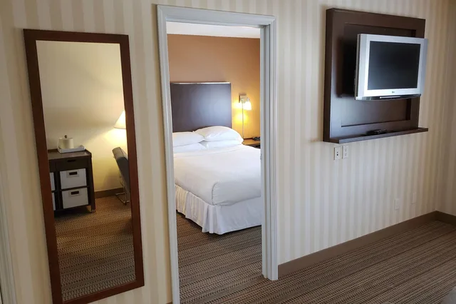 جناح بسرير كوين، Four Points By Sheraton Prince George 1/1