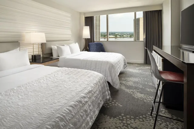 غرفة بسريرين مزدوجين بإطلالة على المدينة، Le Meridien New Orleans 2/9