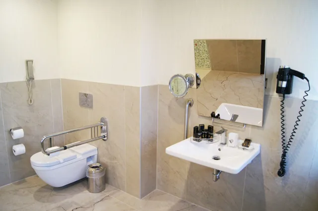 جناح ديلوكس بسرير كوين بإطلالة على الحديقة مع أريكة، Venus Thermal Boutique Hotel 2/2