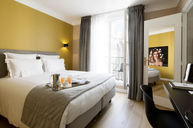غرفة سوبيريور بسرير كوين بشرفة، Mathis Elysees Matignon 1/5