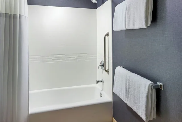 جناح بسرير كينج بغرفة نوم واحدة مع أريكة، Residence Inn National Harbor Washington Dc Area 4/7