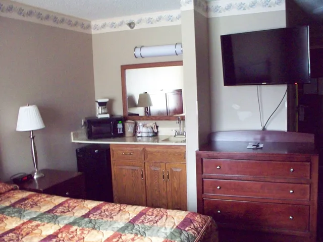 جناح فاخر بسرير كينج مع أريكة، Country Inn Deerwood 1/1