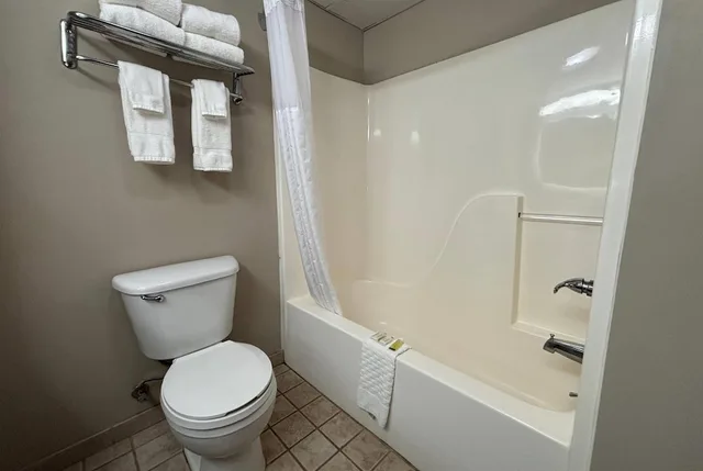 غرفة بسريرين مزدوجين، Super 8 by Wyndham Grayville 7/9