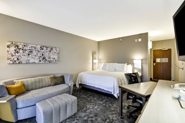 Room, King Bed, Ocean Front, Sofa, Balcony، Courtyard by Marriott Dalton 1/2
