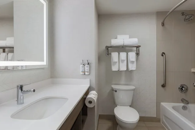 غرفة قياسية بسريرين كوين لذوي الإعاقة، Holiday Inn Express And Suites Ottawa East Orleans 6/9