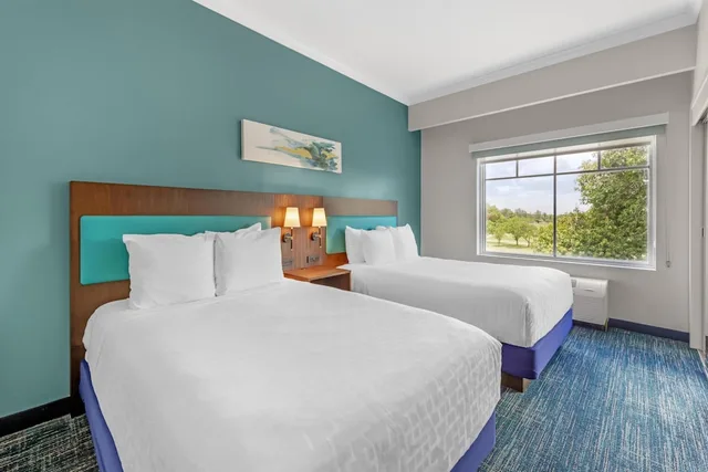 غرفة بسريرين كوين مع أريكة، Best Western Plus Miami Airport North Hotel & Suites 1/8