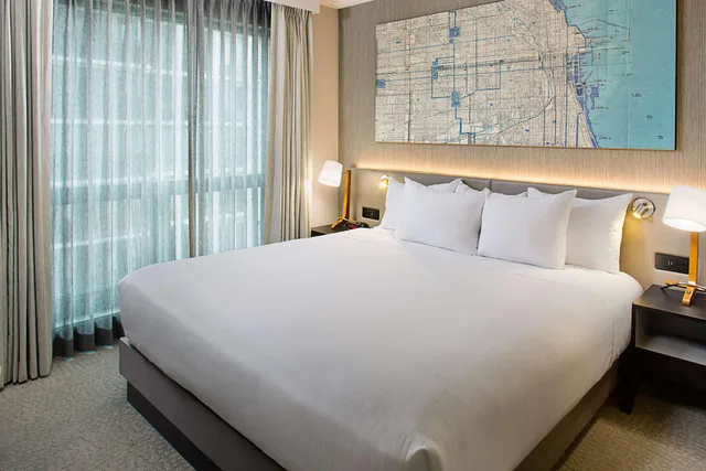 جناح سوبيريور بسرير كينج في طابق مرتفع لذوي الإعاقة، Hilton Chicago Magnificent Mile Suites 1/3