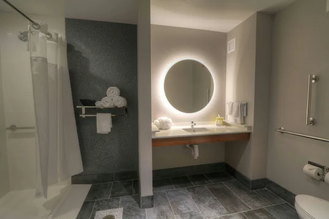 غرفة بسرير كينج، FAIRFIELD INN AND SUITES GATLINBURG DOWNTOWN 4/5