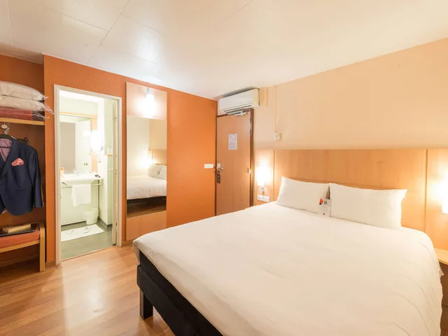 Standard, Double Bed, Ibis Limoges Centre 1/10