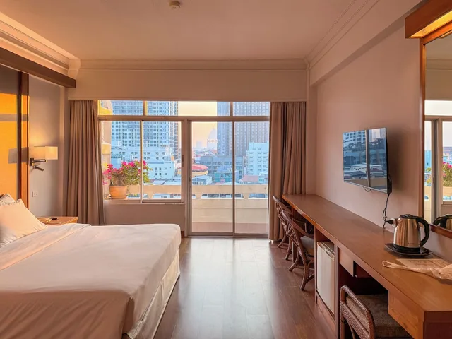 Deluxe, Double Bed, Golden Beach Hotel Pattaya 5/10