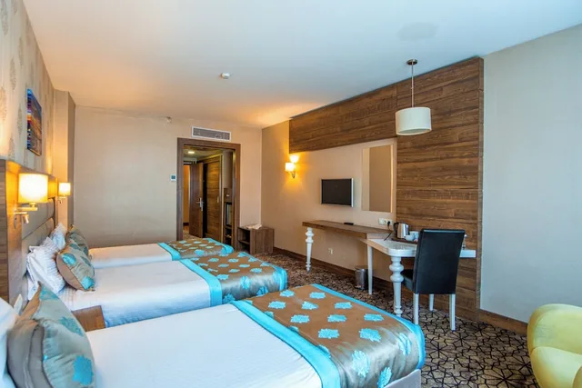 غرفة ثلاثية بثلاثة أسرّة، Inegol Royal Hotel 1/3