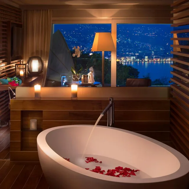 جناح بسرير كينج بإطلالة على البحيرة، THE VIEW LUGANO 10/10