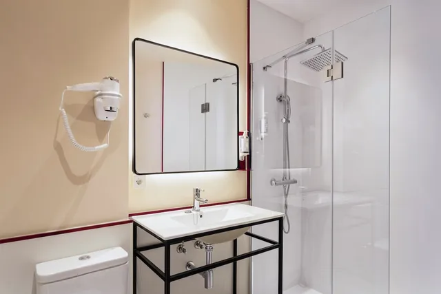 غرفة بإطلالة على الفناء مفردة بسرير فردي، B&B HOTEL Madrid Centro Plaza Mayor 4/4