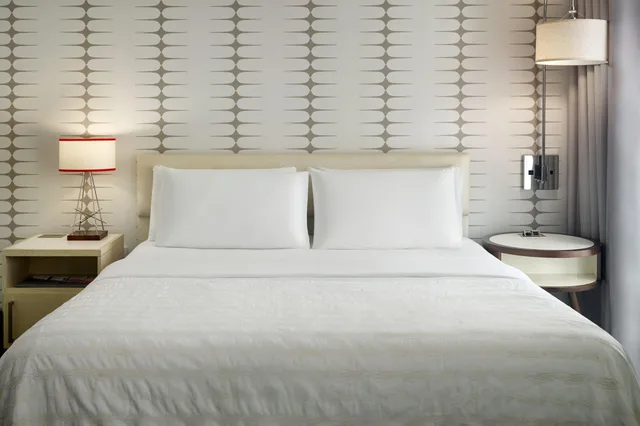 استوديو بسرير كينج، Le Meridien Tampa, The Courthouse 1/4