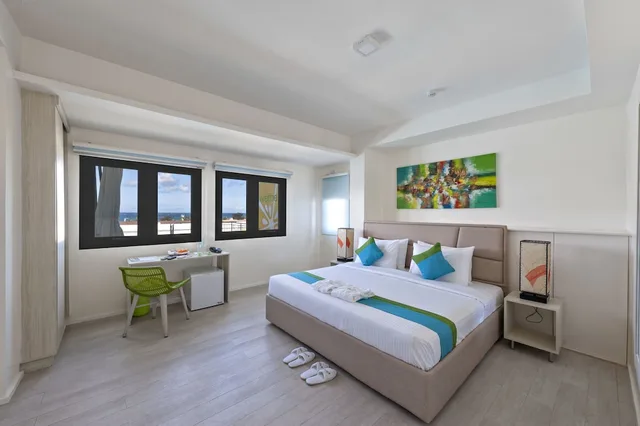 غرفة بريميير بسرير كينج، Lime Hotel Boracay 2/3