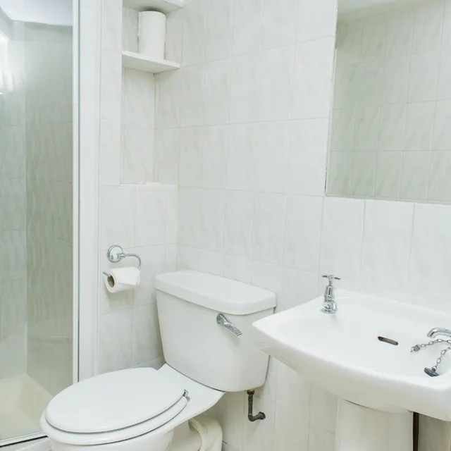 غرفة صغيرة مزدوجة بحمام خاص، Avonmore Hotel Cartwright Gardens 2/4