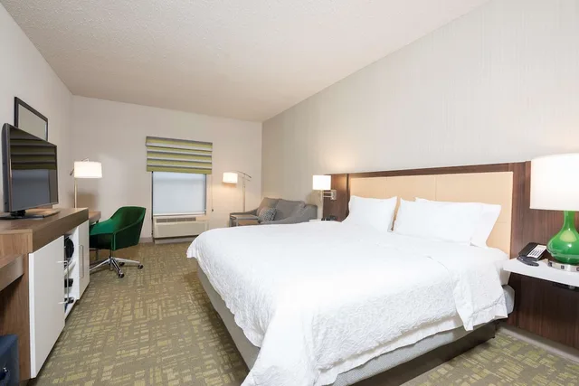 Study, King Bed، Hampton Inn & Suites East Lansing Okemos 1/2