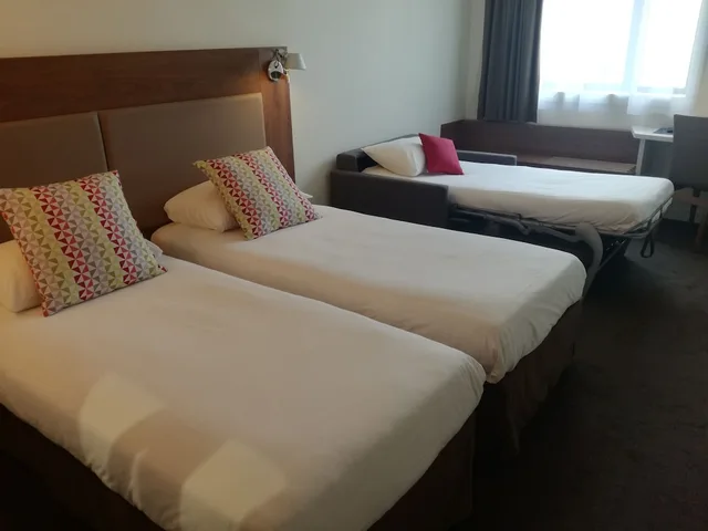 غرفة قياسية بسرير مزدوج وسرير فردي، CAMPANILE LIMOGES CENTRE - GARE 2/9