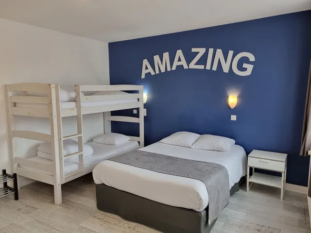غرفة عائلية بسرير مزدوج وسرير فردي وسرير بطابقين، HOTEL LE BOURGOGNE 1/2