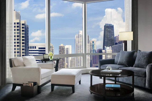 Spa Two Queen Deluxe Room، Trump International Hotel & Tower Chicago 5/6