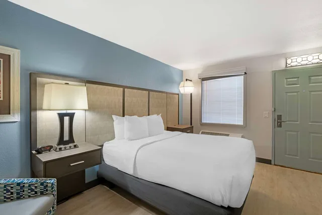 غرفة بسرير كوين لذوي الإعاقة، Best Western Plus St. Simons 2/4