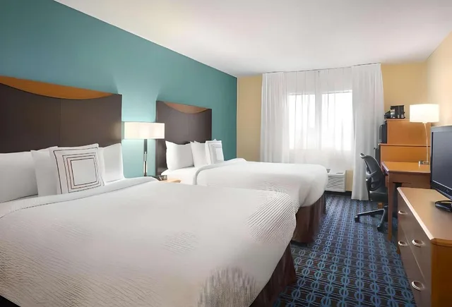 غرفة بسريرين كوين، Dubuque Inn & Suites 1/2