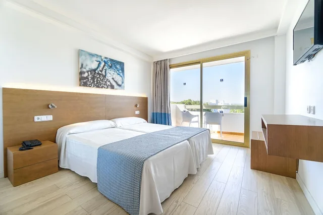 جناح بسريرين منفصلين بإطلالة على المسبح بشرفة مع أريكة، Hotel Millor Sun 1/5