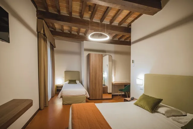 غرفة ثلاثية بسرير مزدوج مع أريكة، Hotel Villa Montegranelli 5/10
